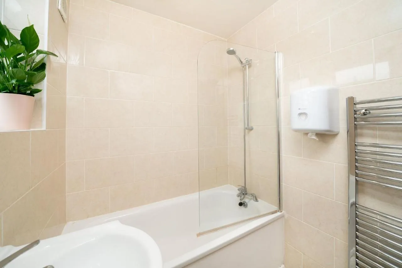 Apartment F4 Modern Double Room London